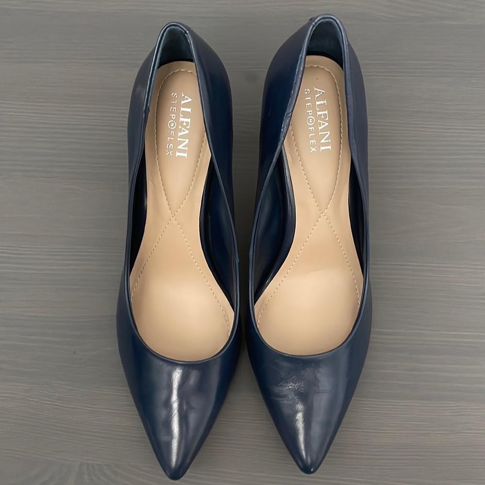 Navy pumps 6.5